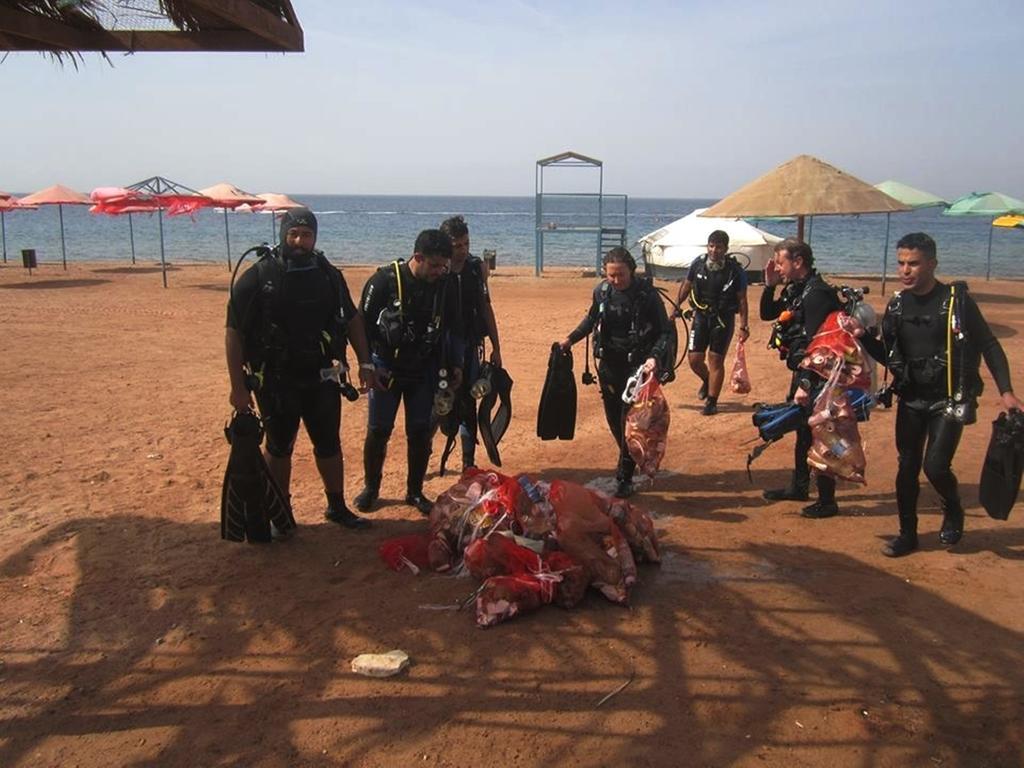 Arab Divers Dive Center And Bed & Breakfast Aqaba Exterior photo